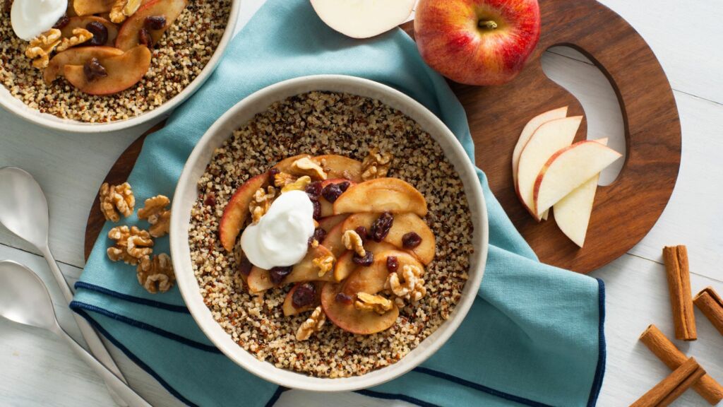 breakfast-bowl-with-quinoa-apple-walnuts-and-cinnamon