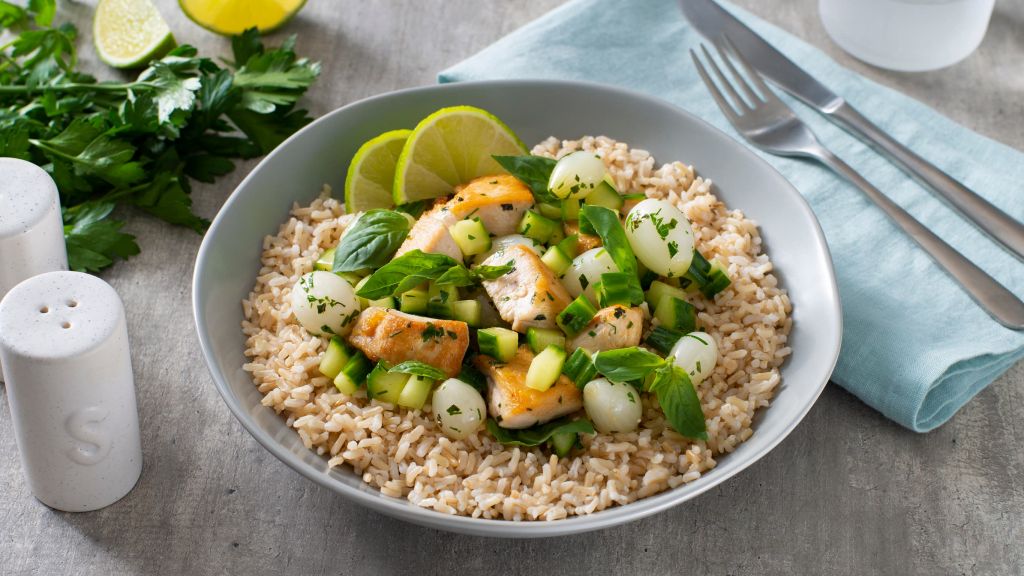 Basil-Chicken-and-Brown-Rice-with-lime-wedges-and-pearl-onions