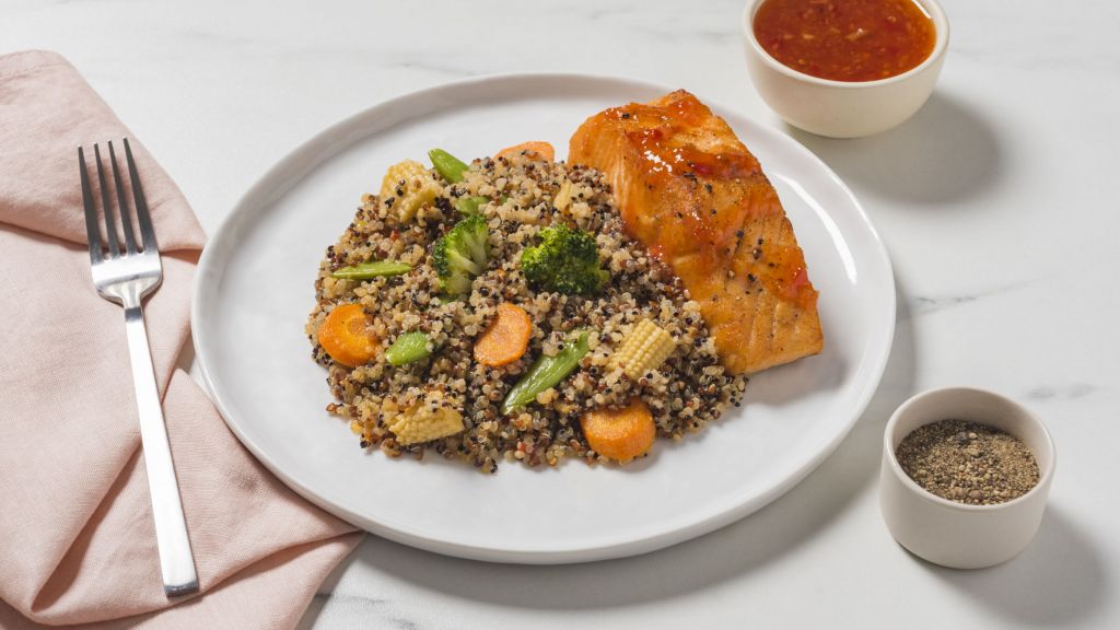 sweet-and-spicy-quinoa-served-with-salmon