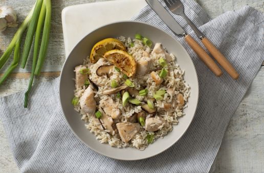 Lemon-pepper-chicken-and-white-rice-with-green-onions