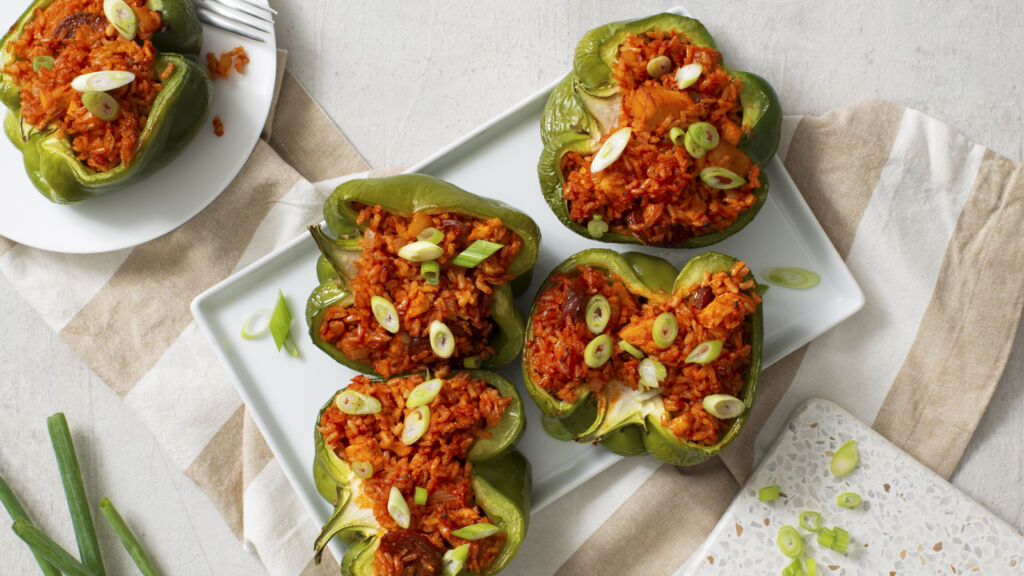 Jambalaya-stuffed-peppers-with-chicken-and-brown-rice