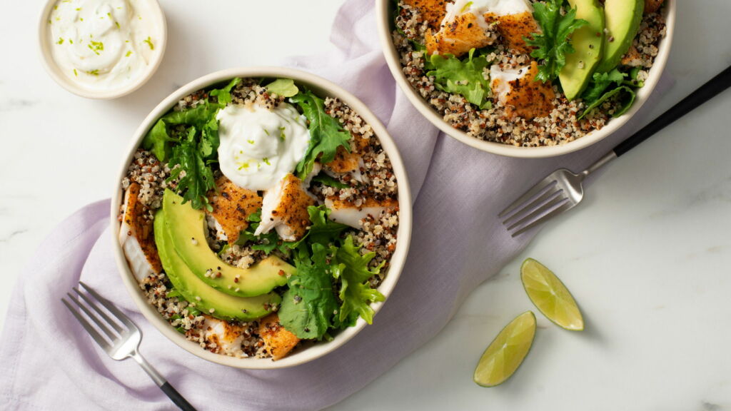 Fish-Taco-Quinoa-Bowls-with-avocado-and-creamy-yogurt-dressing