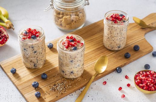 quinoa-overnight-oats-with-almond-milk-bananas-blueberries-and-pomegranate-seeds