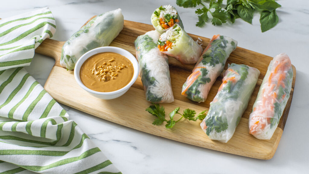 vietnamese-fresh-spring-rolls-with-basmati-rice-and-peanut-sauce