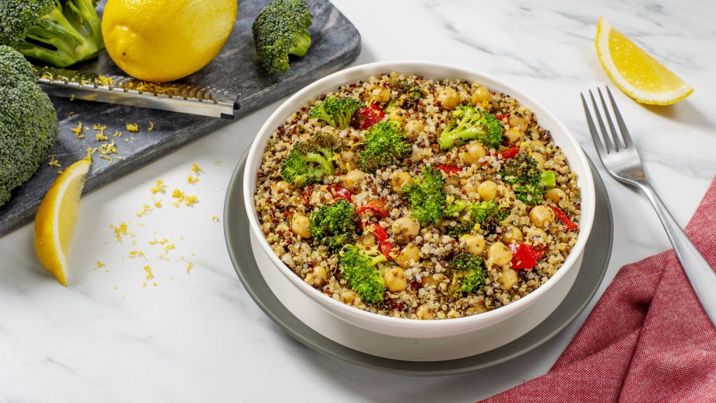 quinoa-salad-with-broccoli-chickpeas-and-roasted-peppers